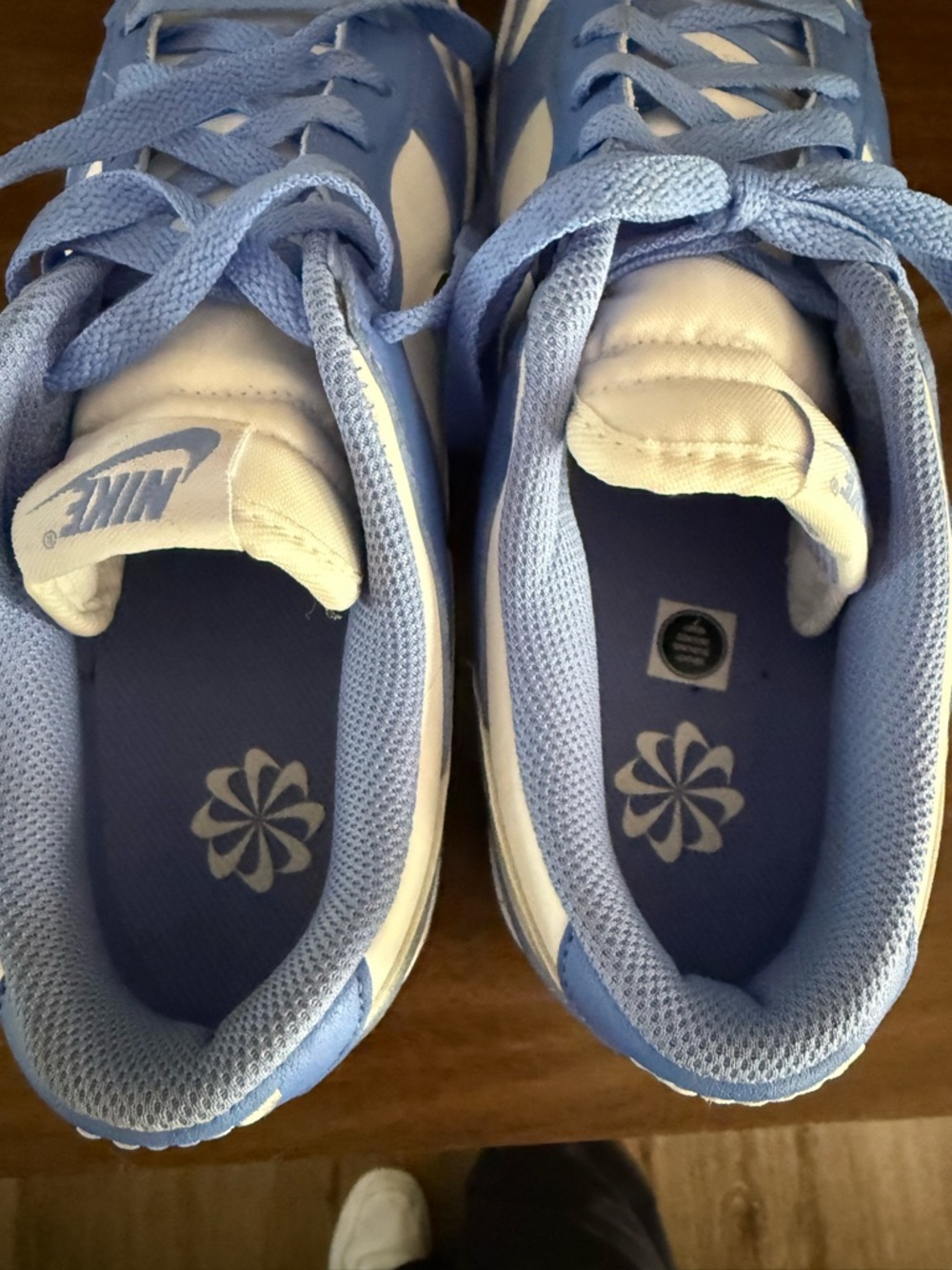 Nikes never worn - Picture 5 of 8